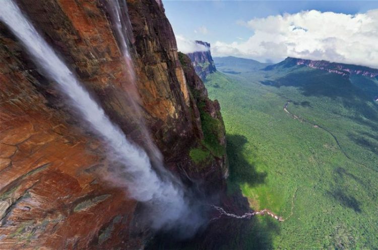Самые величественные водопады мира: обалденное зрелище