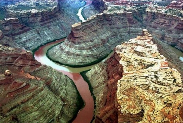 14 невероятных мест, где реки сливаются в одно целое