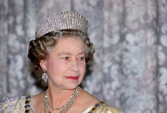 Драгоценности королевы: самые известные тиары и диадемы Елизаветы II (30 фото)