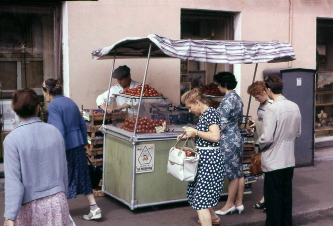 Типичные фото времен СССР: 50 колоритных снимков