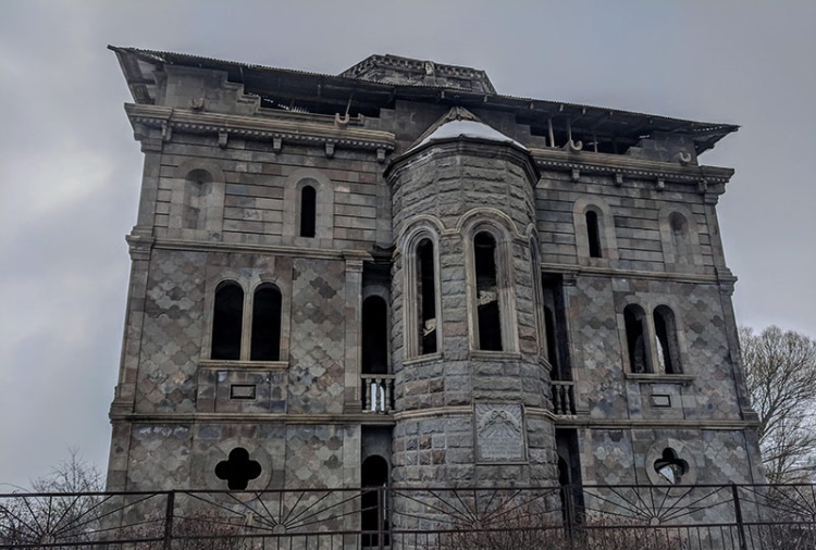 Завораживающие и одновременно пугающие заброшенные здания, 30 фото