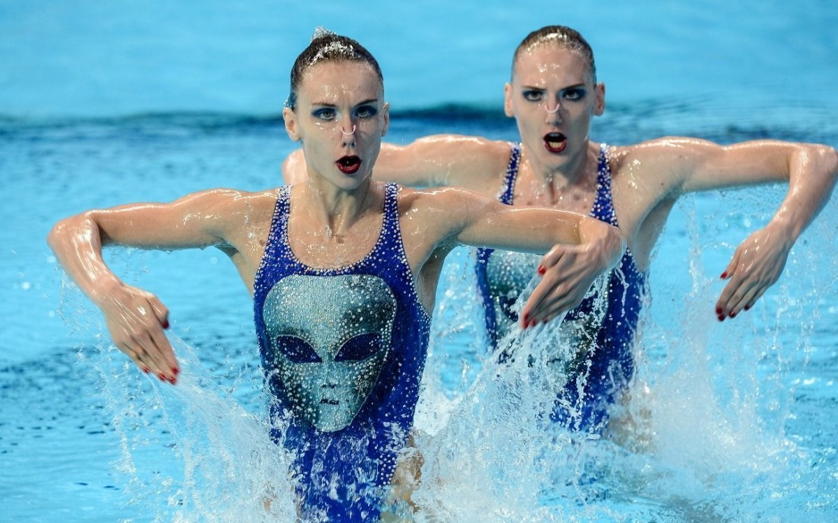 Sink or Swim-comedy: A Splash of Laughter in Synchronized Swimming