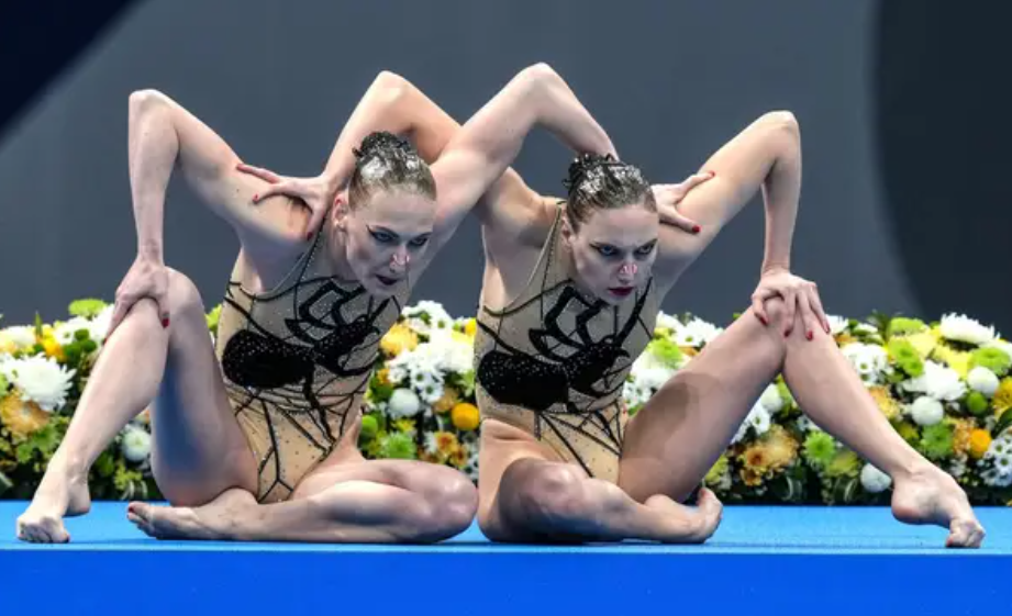 Sink or Swim-comedy: A Splash of Laughter in Synchronized Swimming